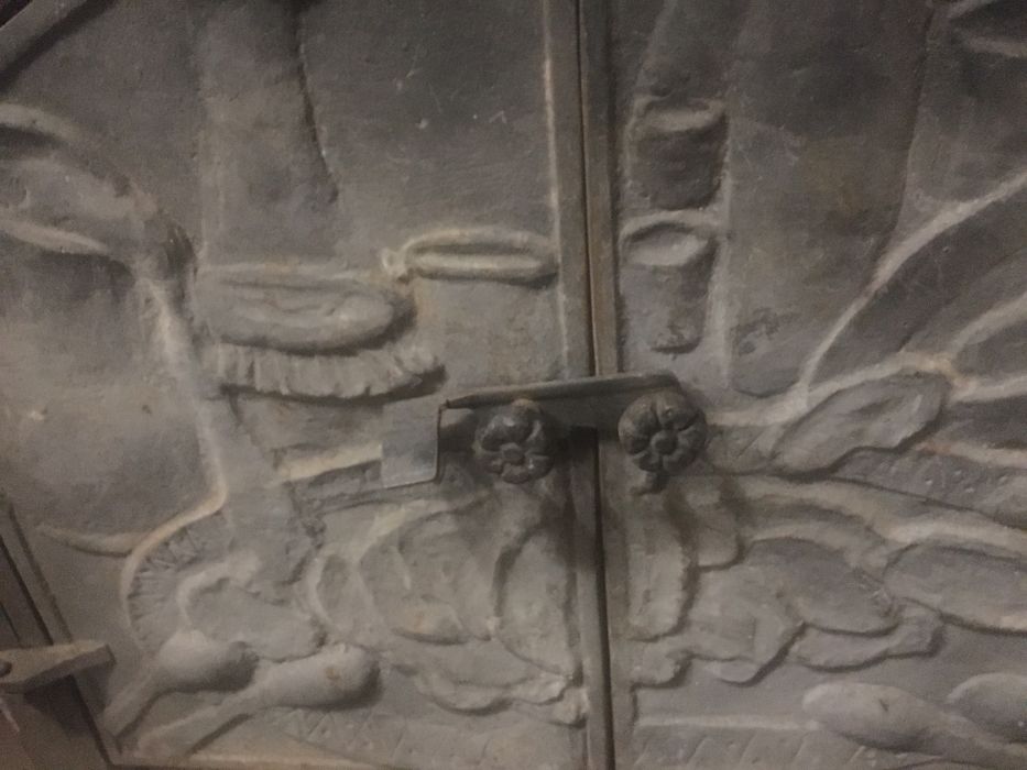 Продам чугунные дверцы для руской/помпепейской печи, печного комплекса