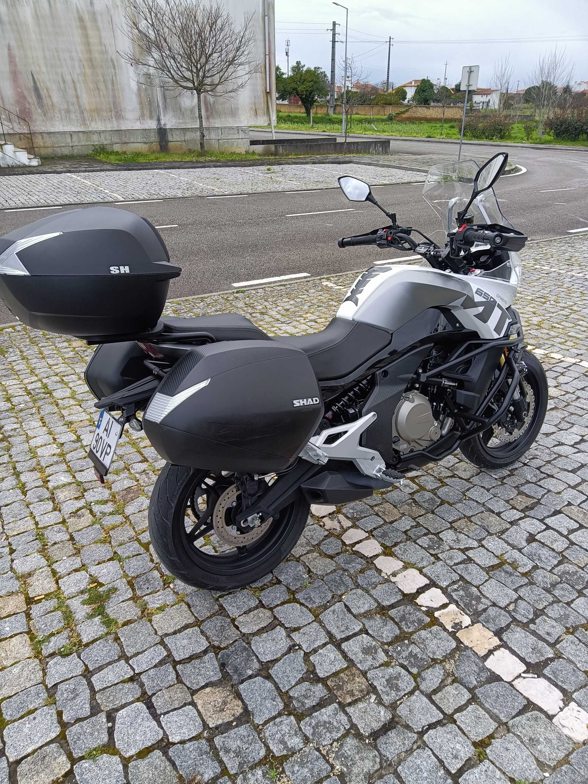 Vendo CF MT 650 - Ano 2021 - 3 Malas Shad