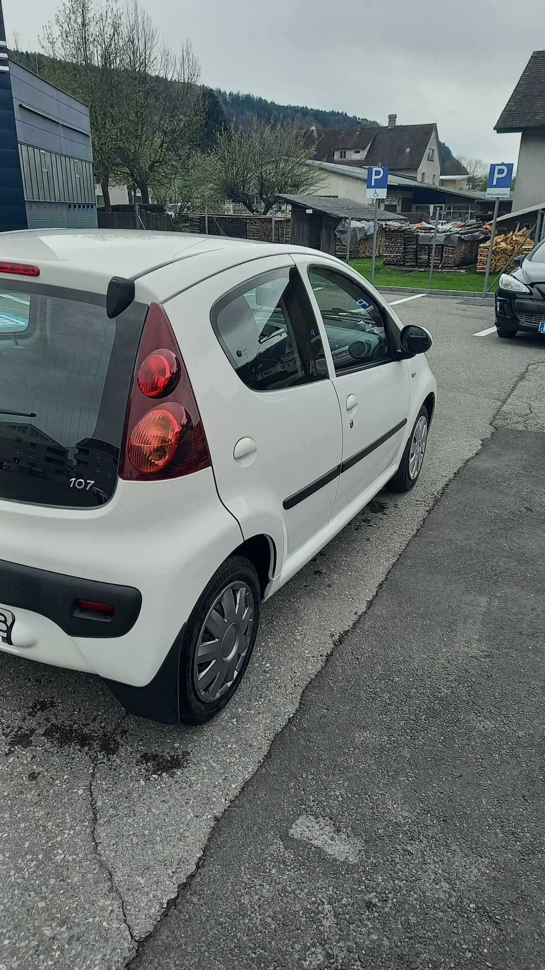 Peugeot 107 Пежо 2013 года