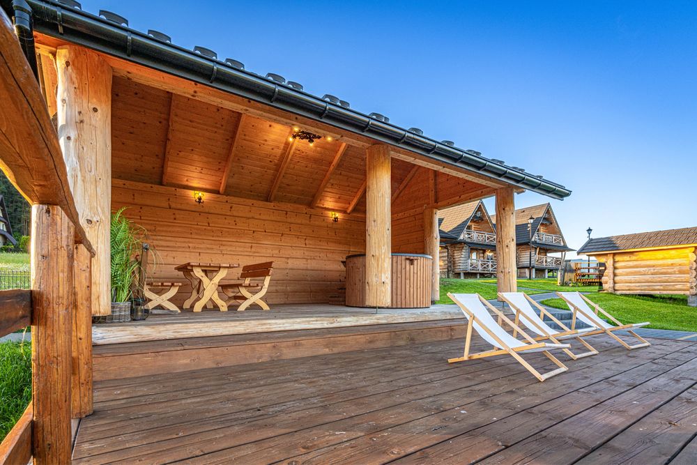 Domki z jacuzzi sauna i kominkiem w górach noclegi