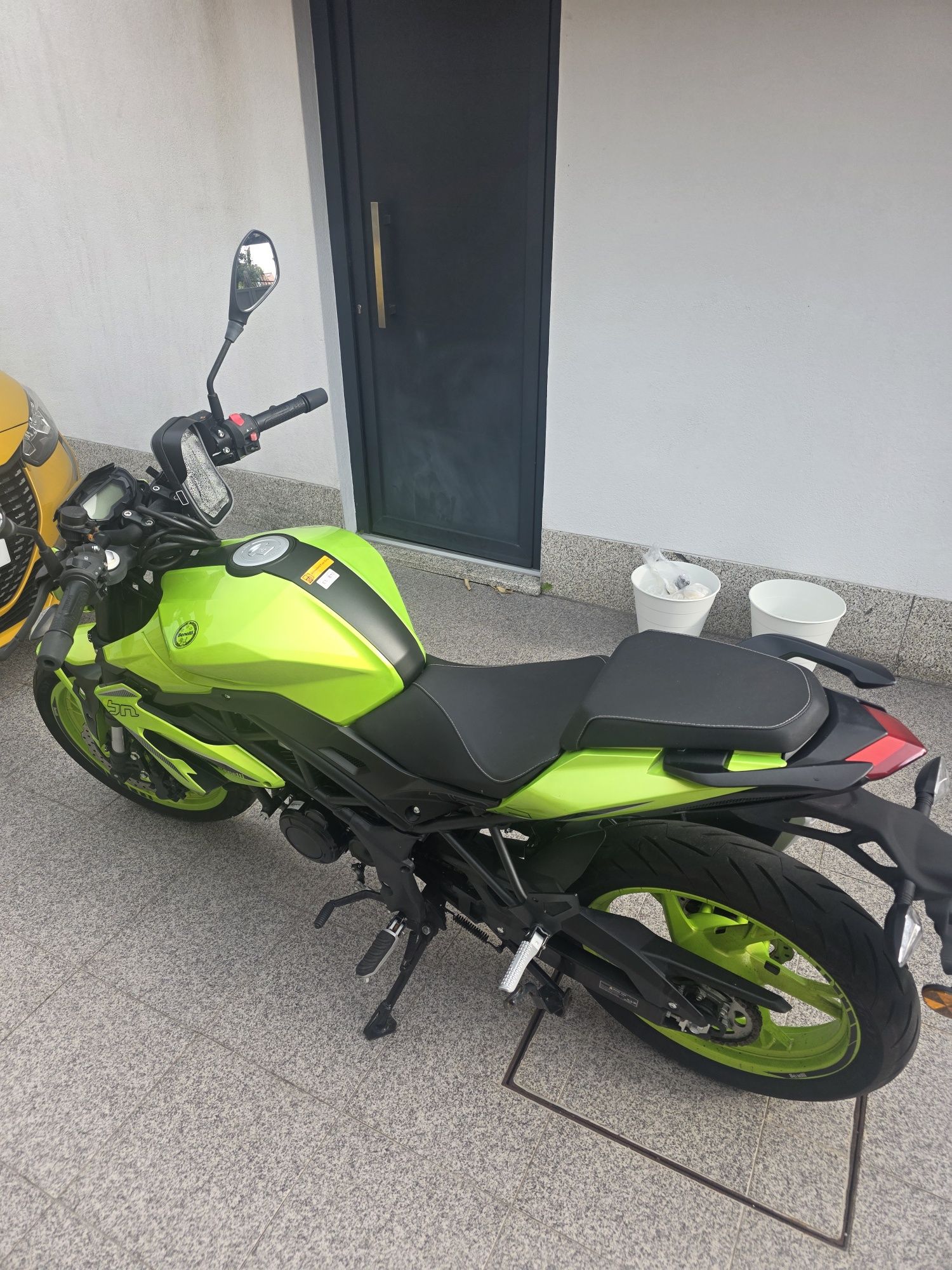 Moto Benelli BN125 Verde