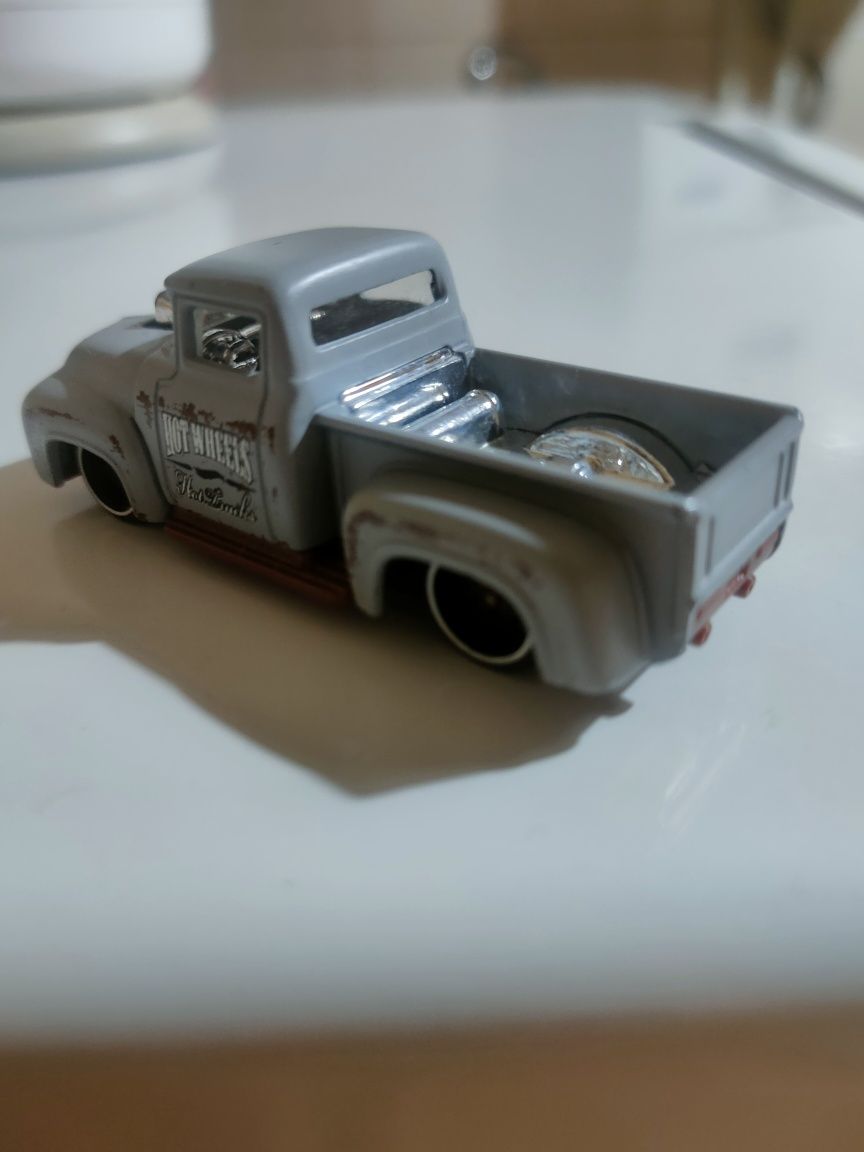 Коллекционная модель авто Hot Wheels — грузовик Ford'56