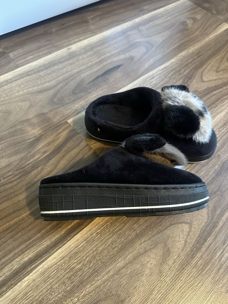 Kapcie na platformie czarne 36 platforma panda