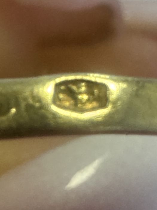 Pierscionek zloty z perlą