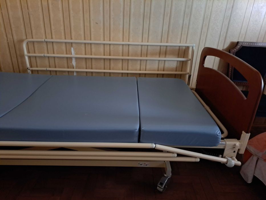 Cama articulada eléctrica com comando