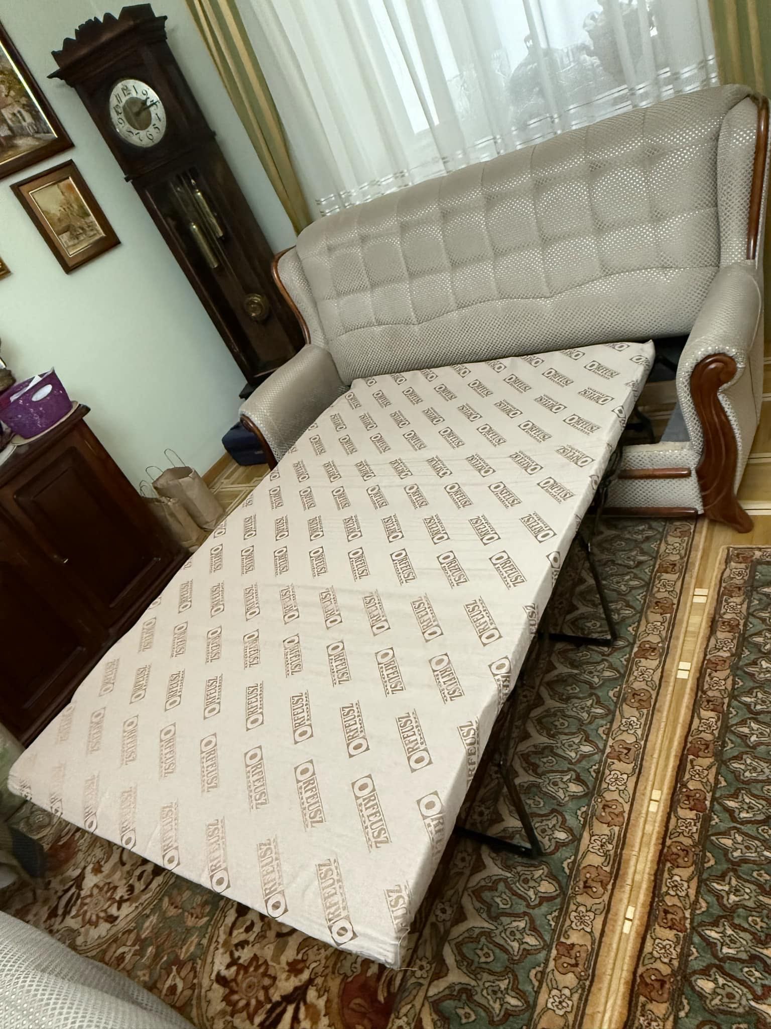 Kanapa w stylu retro  fotelami