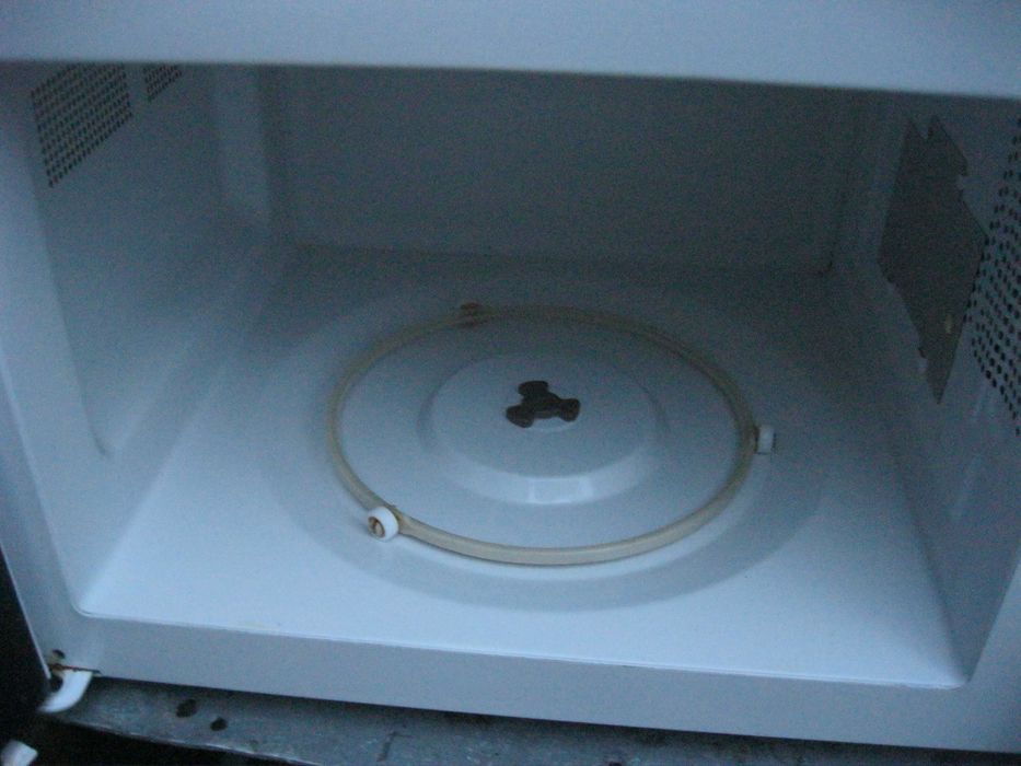 Продам микроволновку Electrolux