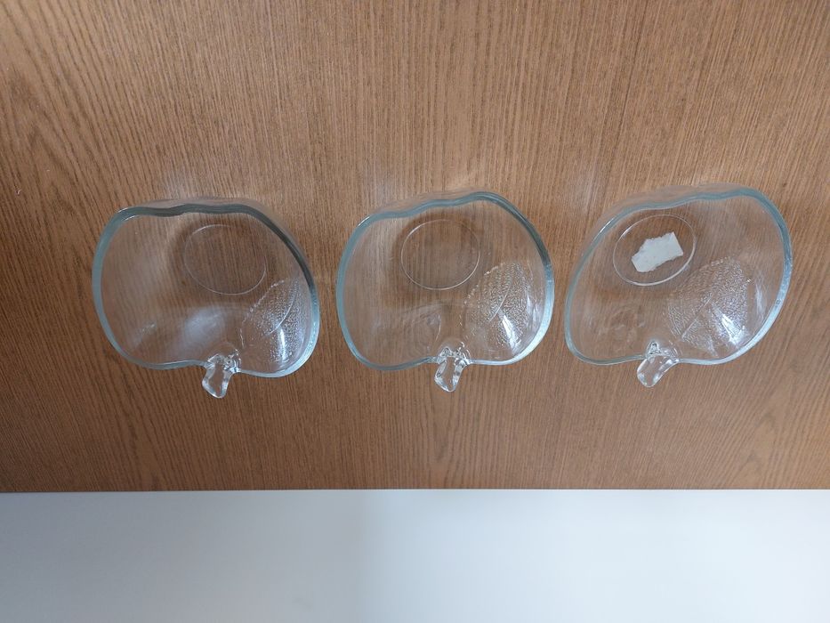 3 szklane miseczki jabłka na przystawki