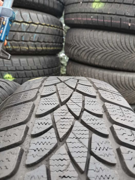 bus zima Dunlop 215/60/17C z 2018r 7mm 2szt