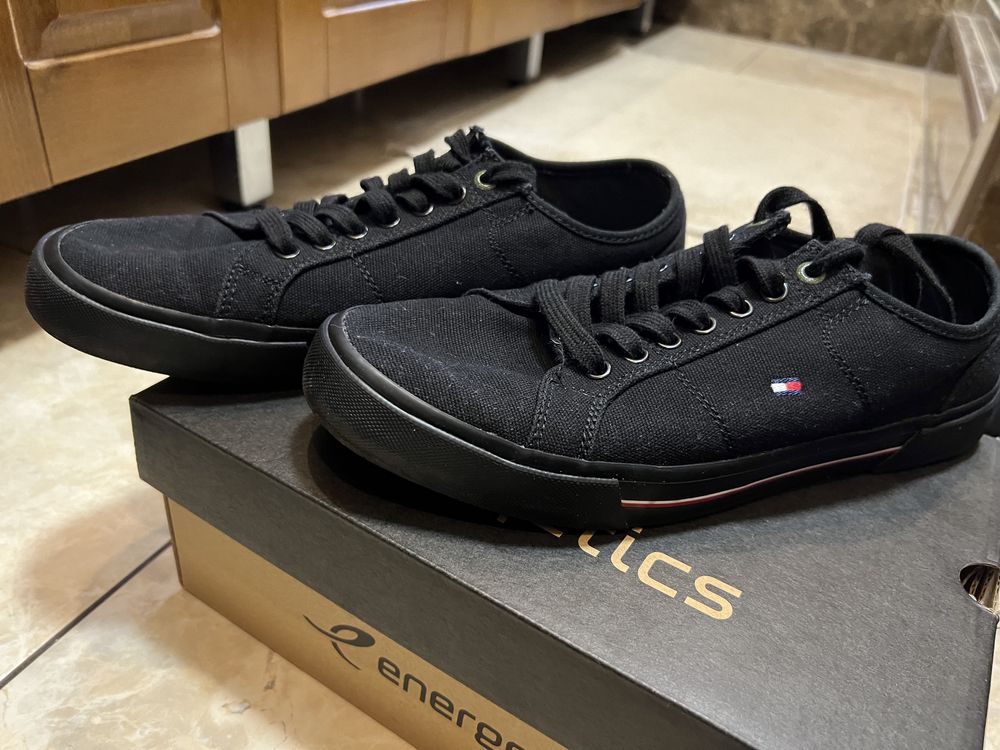 Кросівки від  Tommy Hilfiger