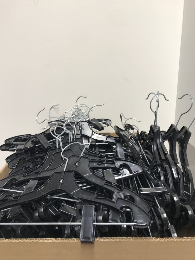 Conjunto de > 100 cabides de criança