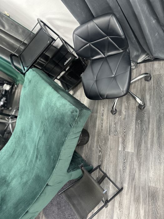 Оренда кушетки , стіл бровіста, візажиста.