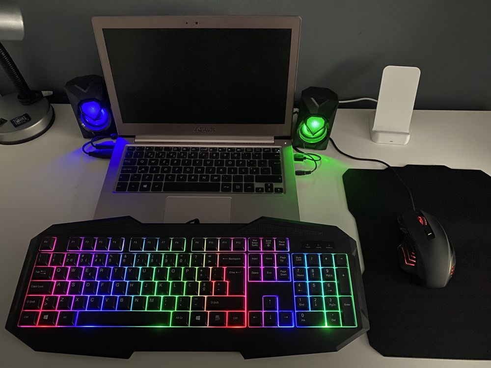 Kit gaming RGB 4 peças - Teclado, Rato, Colunas, Tapete de rato