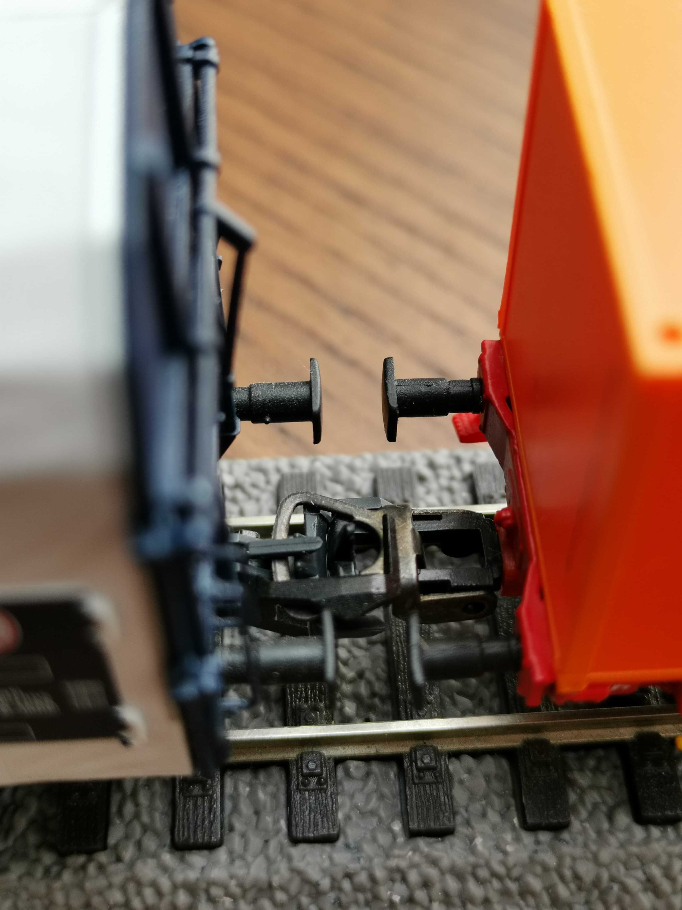 Sprzęgi "żaby" 97 szt. Roco 40397 uniwersalne H0