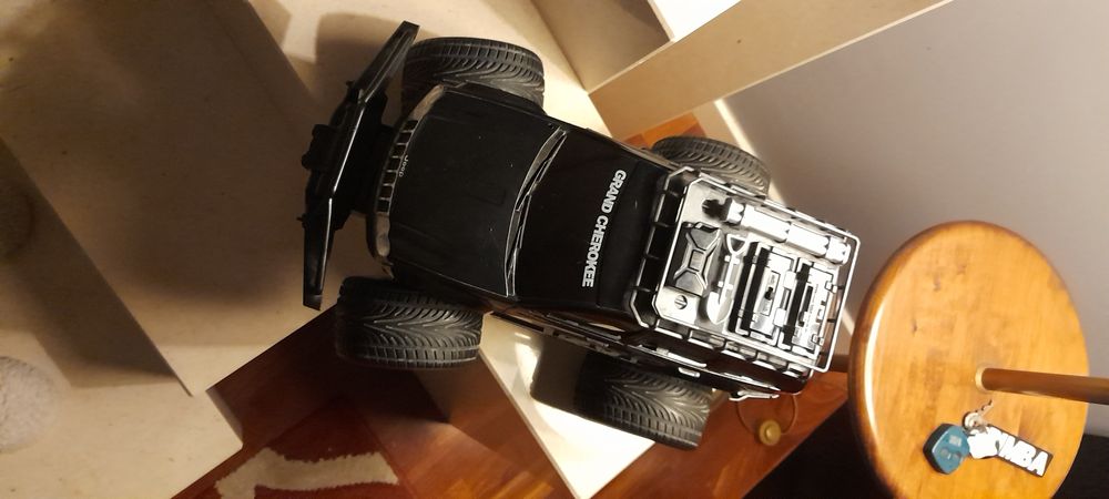 Carro Jeep de brincar
