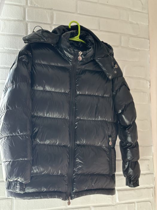 Чорна чоловіча куртка. Пуховик від Moncler