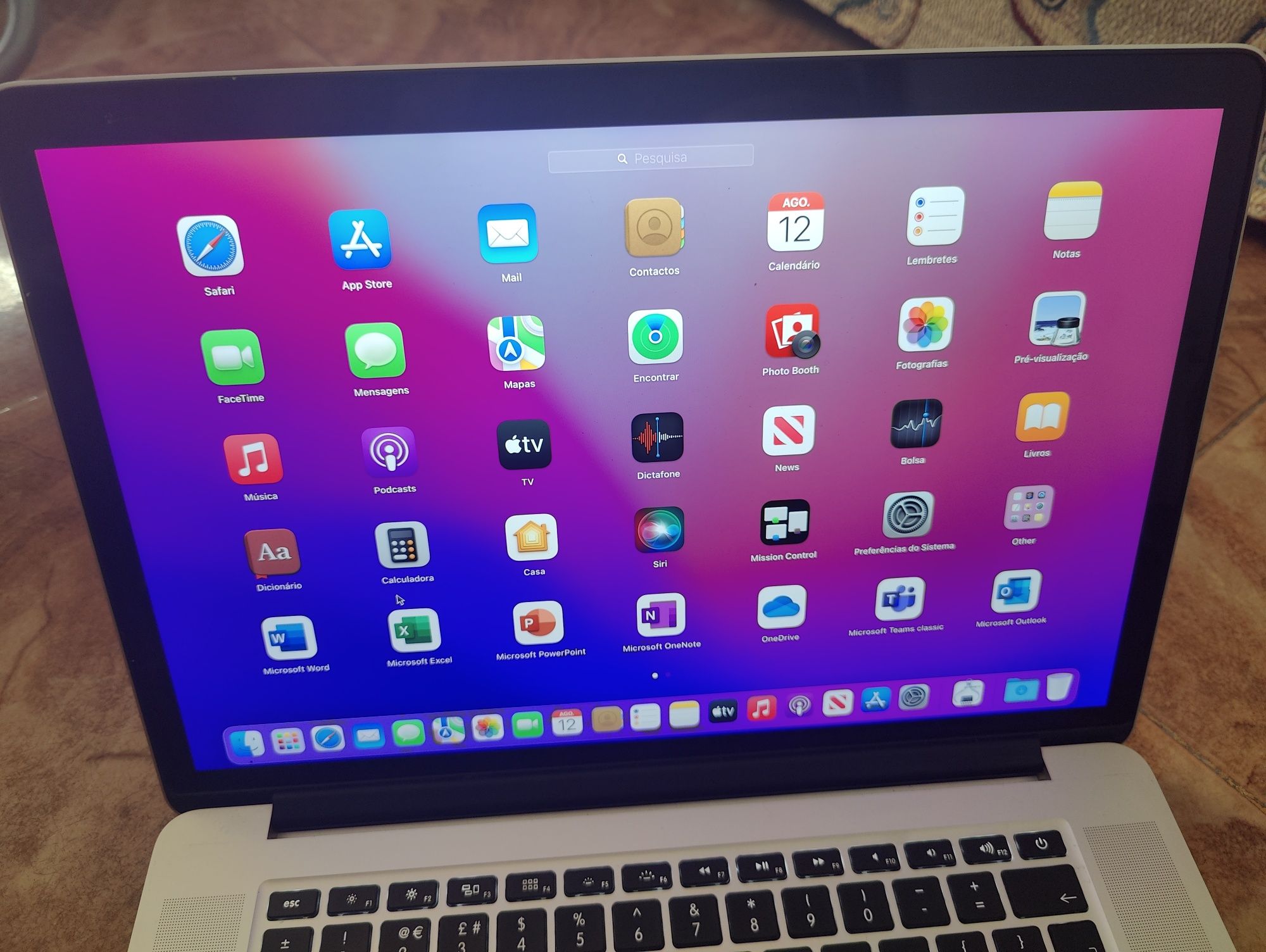 MacBook Pro 15" 2015 i7 • 16GB RAM • 256GB SSD • Software Profissional
