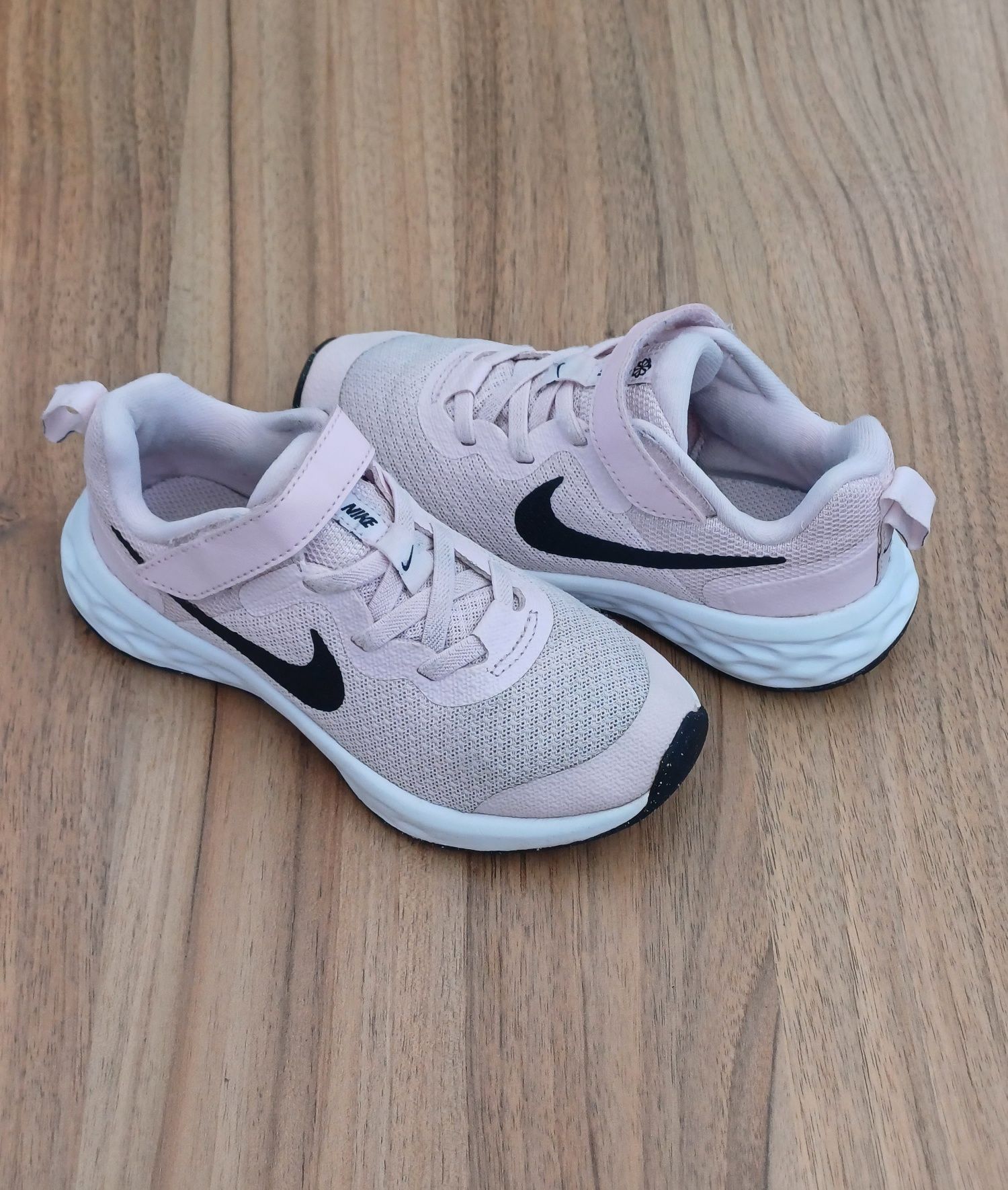 Nike Revolution 6 літні кросівки кросовки сітка на дівчинку 27-28-29р