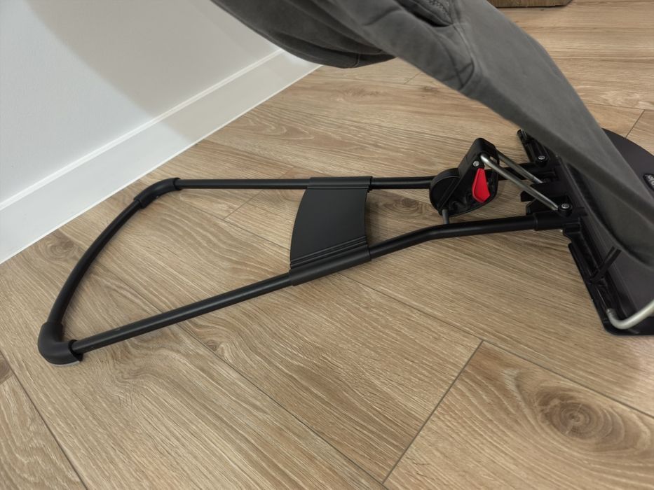 BabyBjorn leżaczek bujaczek + zabawka