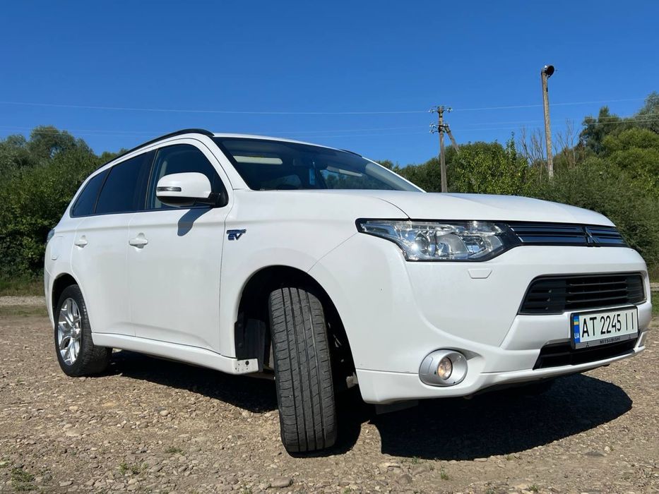 Продам  Mitsubishi Outlander PHEV
