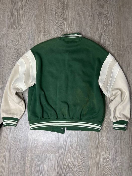 Стильный бомбер BERSHKA