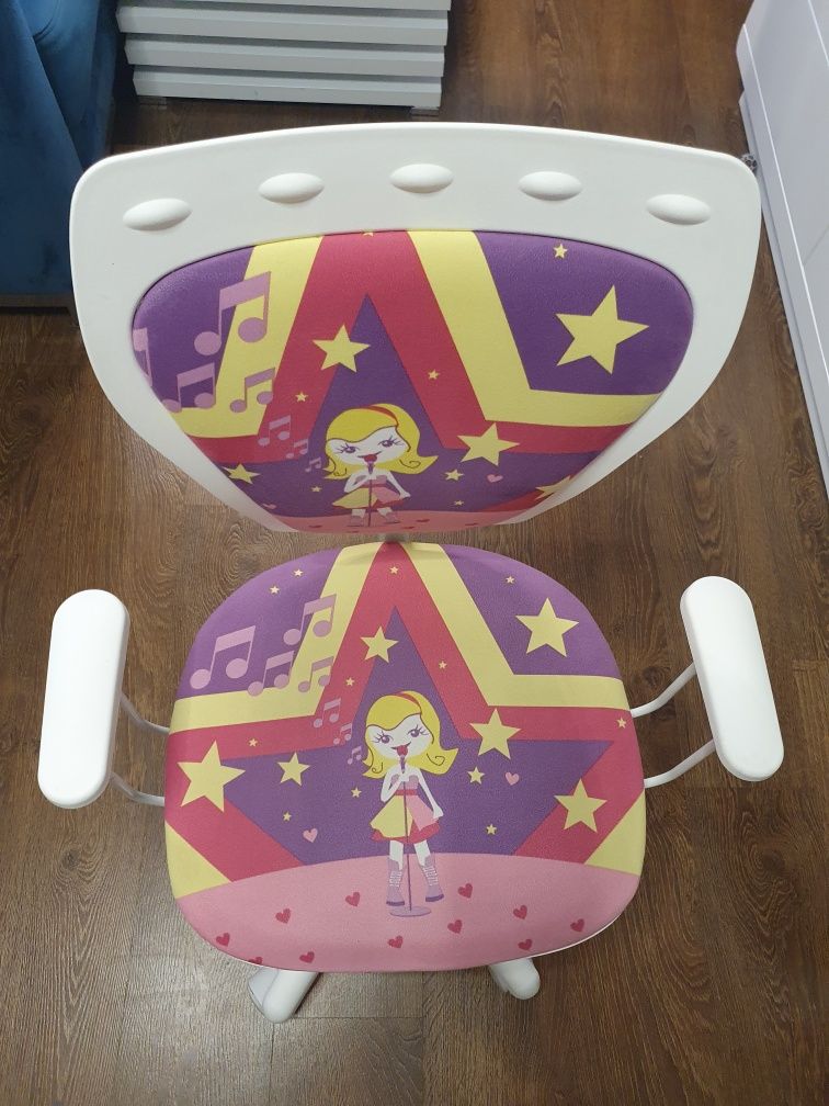 Fotel krzesło obrotowe dla dziewczynki. Meble Agata. Super Stan