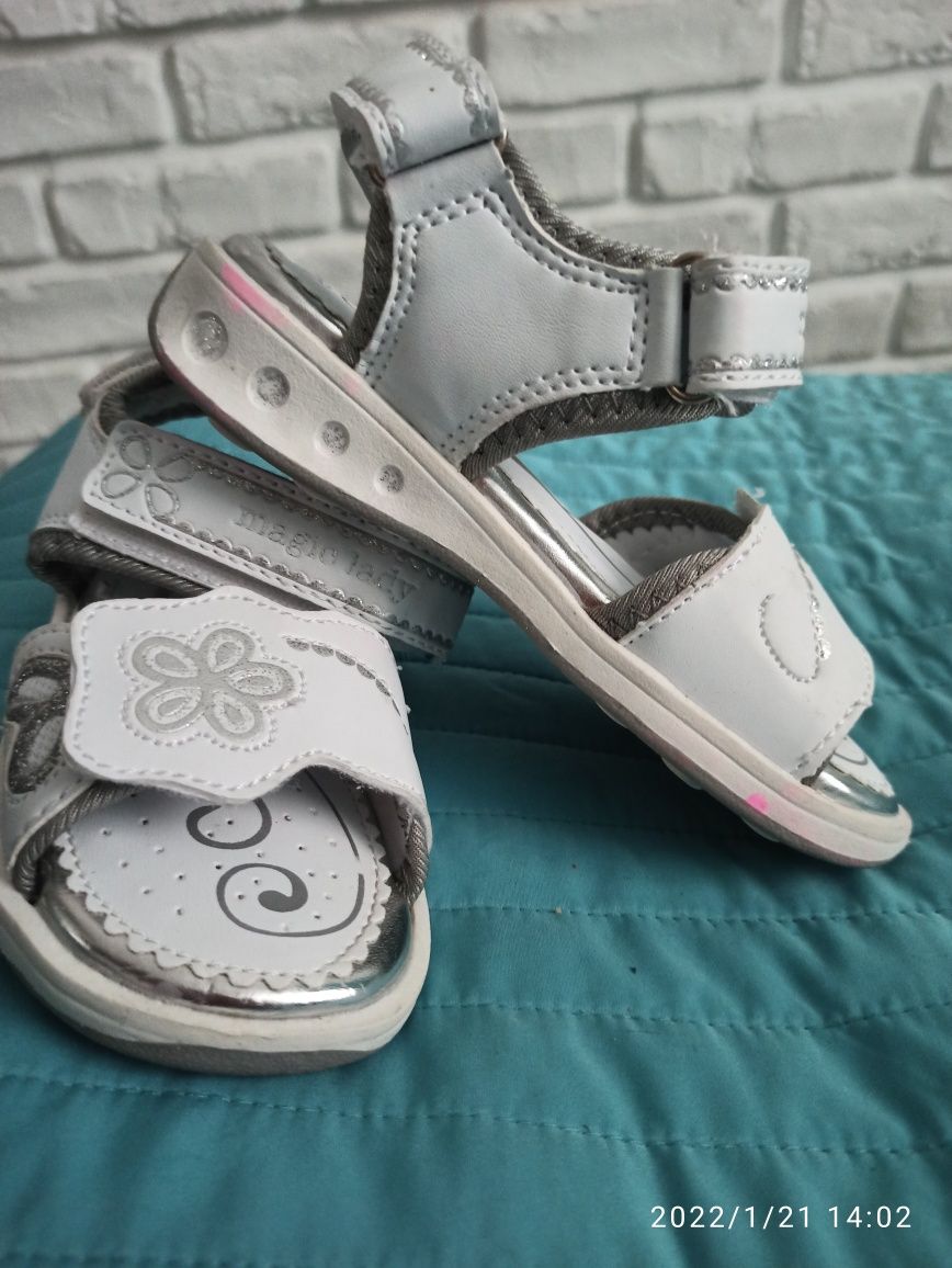 Białe nowe buty sandałki  dziewczęceświecąca podeszwa raz 28 /27 CCC