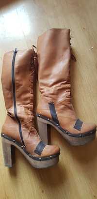 Botas em pele camel