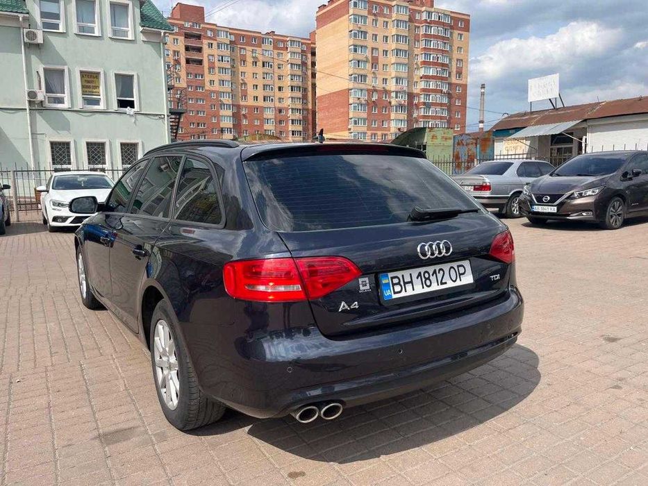 Продам AUDI A 4  (2 .0 дизель) 2013 року