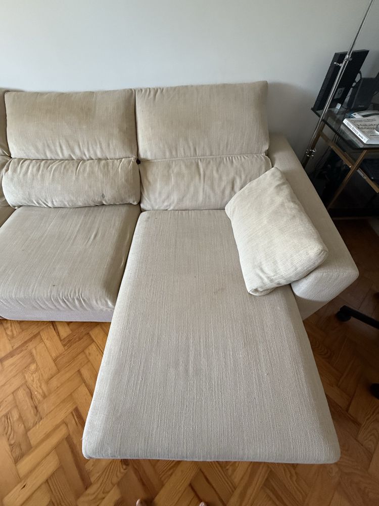 Sofá Eskilstuna 3 lugares com chaise-longue