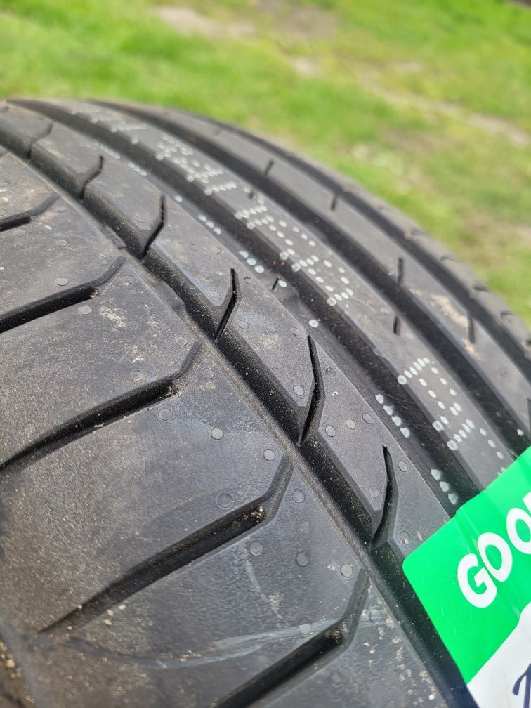 Nowa, nieużywana opona letnia 215/55R 17