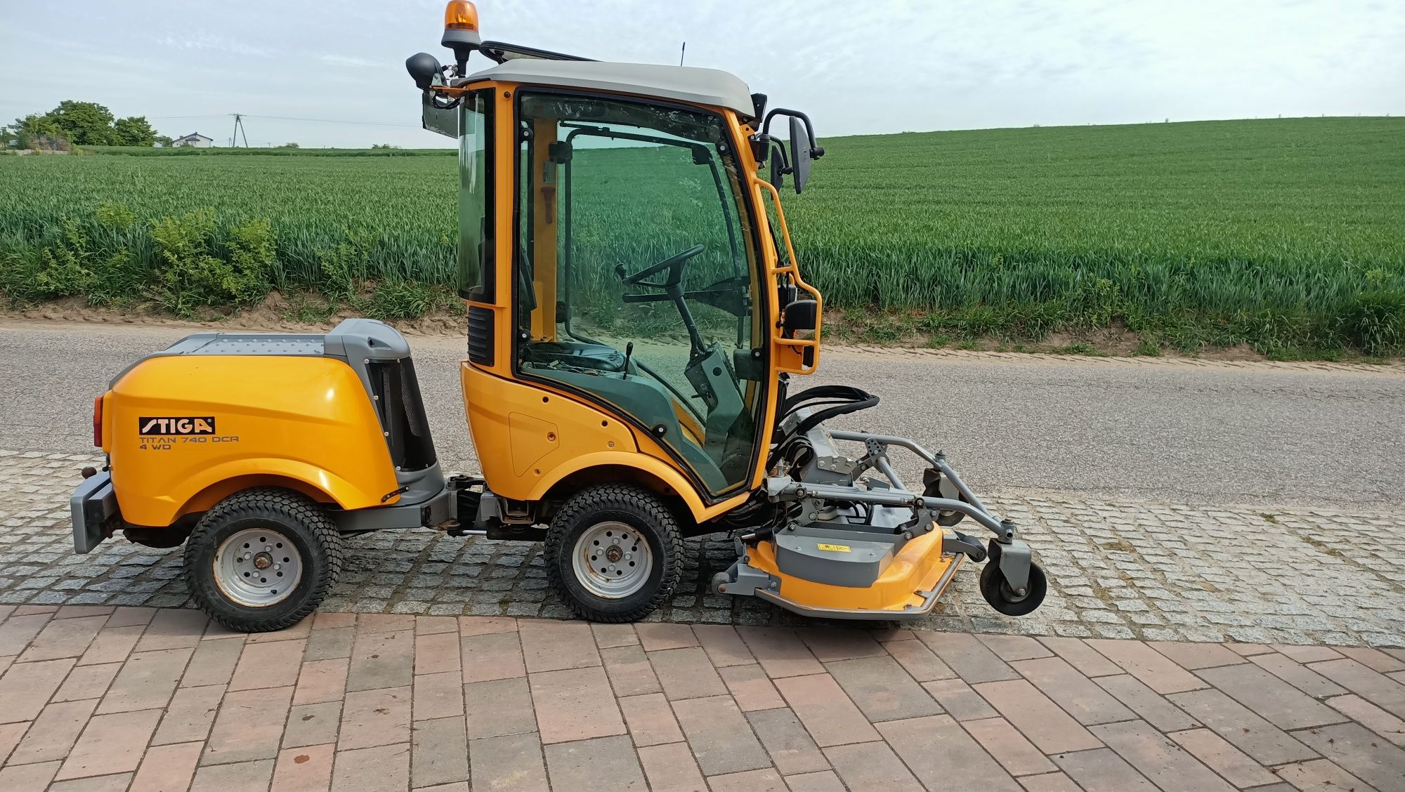 Kosiarka traktorek zamiatarka Stiga Titan DCR 740 4wd