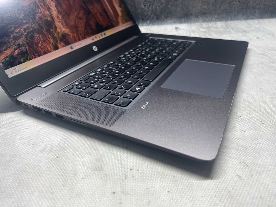 HP Zbook Studio G3 / i7 6820HQ 3.6GHz / 32GB DDR4 / 512SSD / 15.6 4K