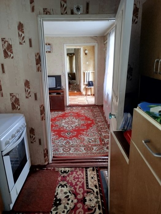 Продаю будинок в центрі міста.