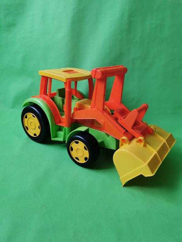 Traktor / koparka / Ładowarka z serii WADER GIGANT