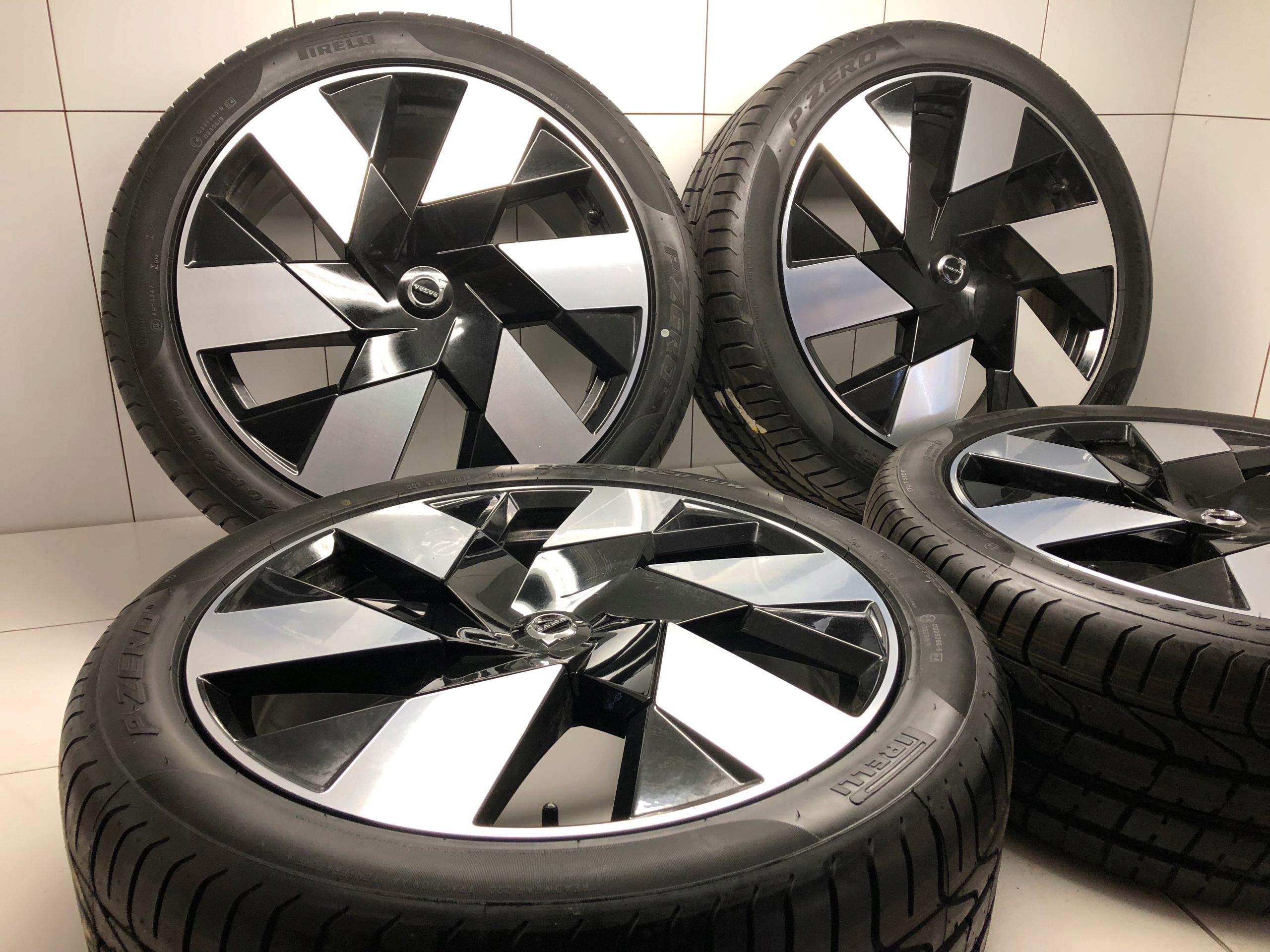 Kola Felgi 20 Volvo r Design XC40 XC60 Oem Nowe Opony