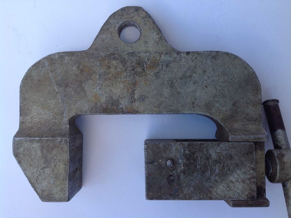 Струбцина держатель фиксатор деталь запчасть к промышл-му станку СССР