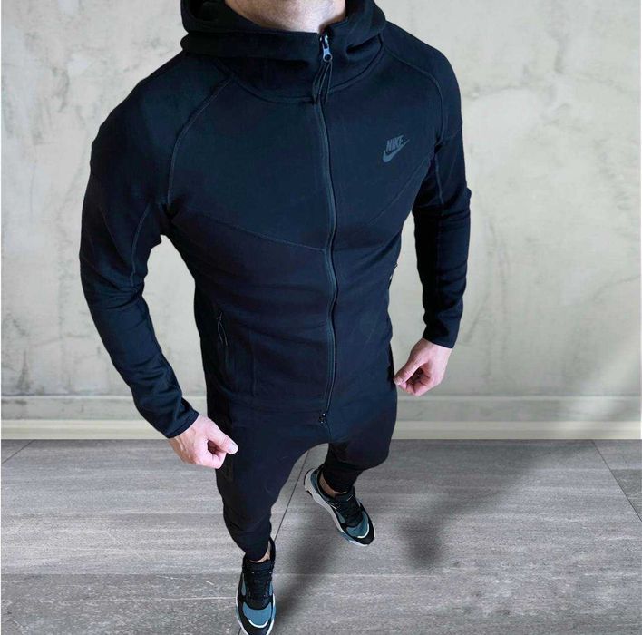 Чоловічий спортивний костюм Nike Tech