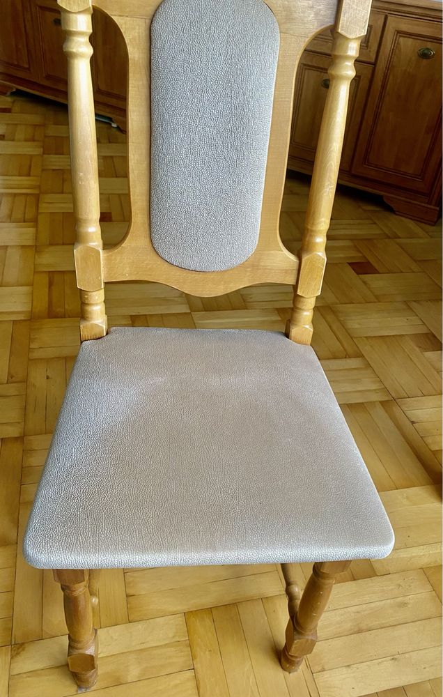 Krzesła salonowe drewniane