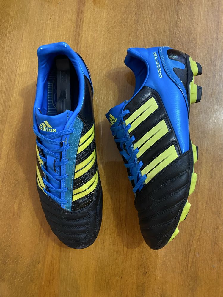 Футбольные бутсы adidas Predator
