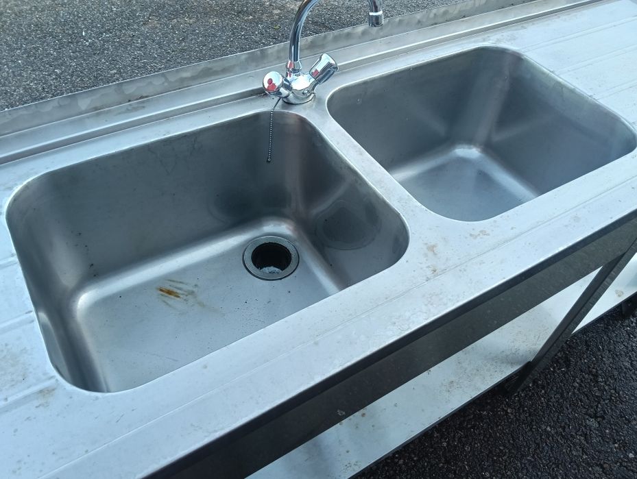 Bancada em inox com 2 pios