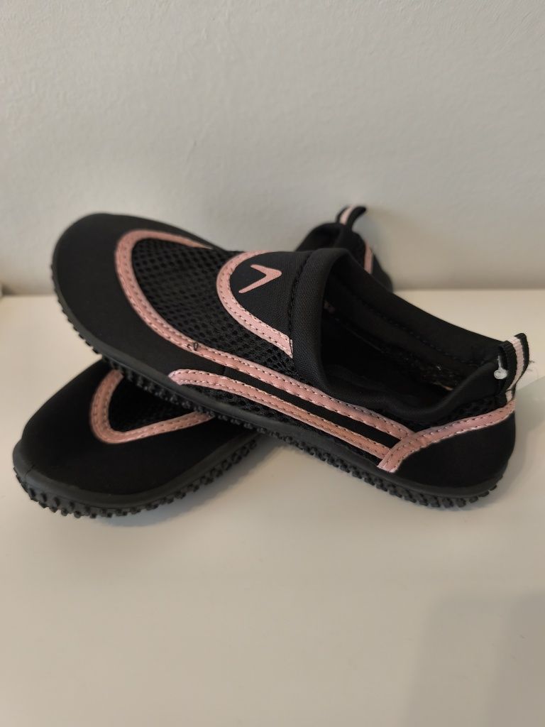 Sapatos de Água Novos da Boomerang