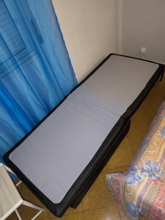- Sofá cama IKEA -