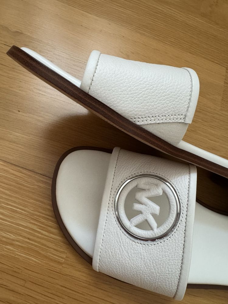 Шльопанці шкіряні Michael Kors