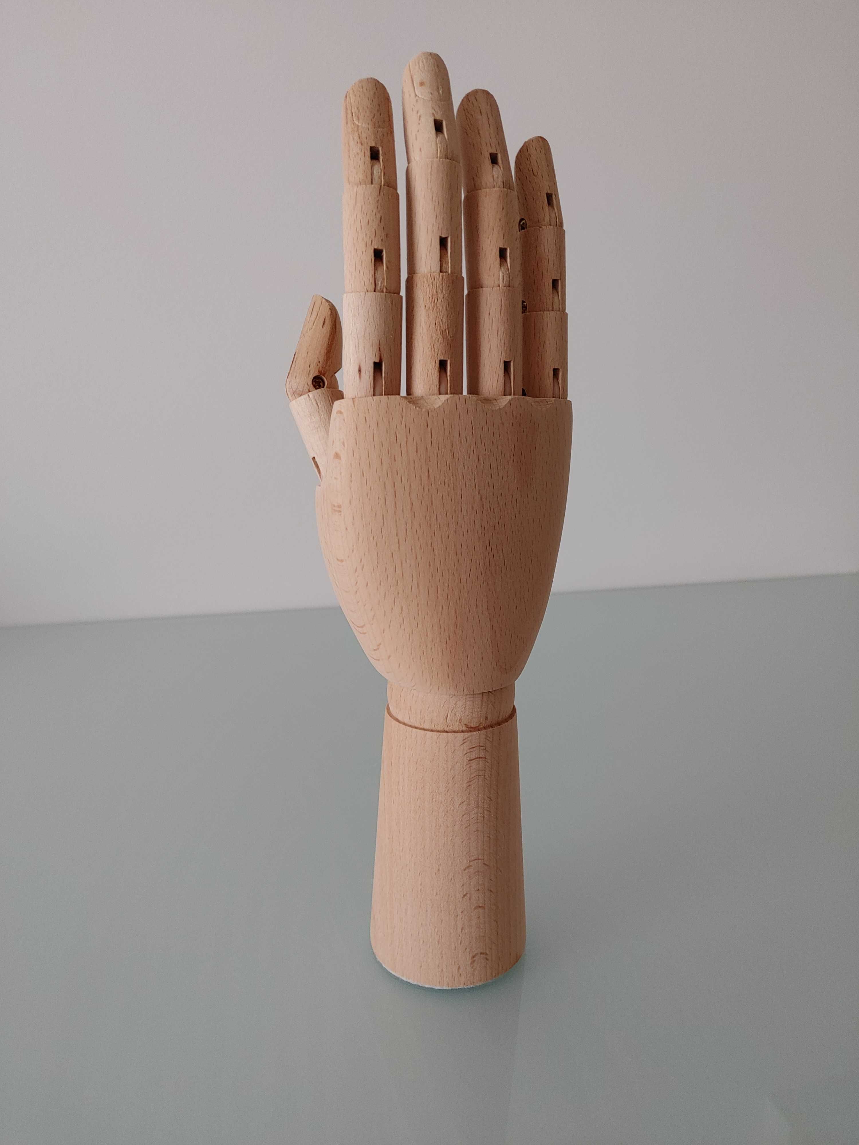 Mão de madeira IKEA