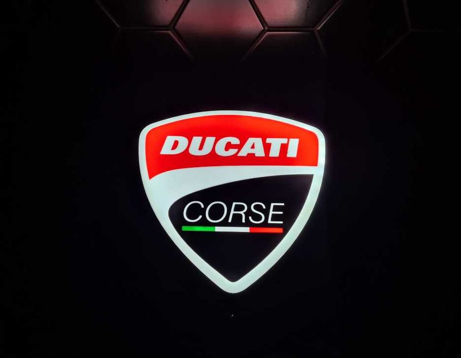 Lampka LED Ducati Corse - stylowa dekoracja dla fanów motoryzacji