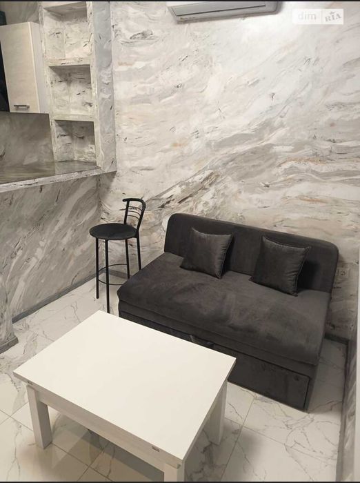 1 комн кв ЖК Золотые столбы с евроремонтом 31м2-31000у.е