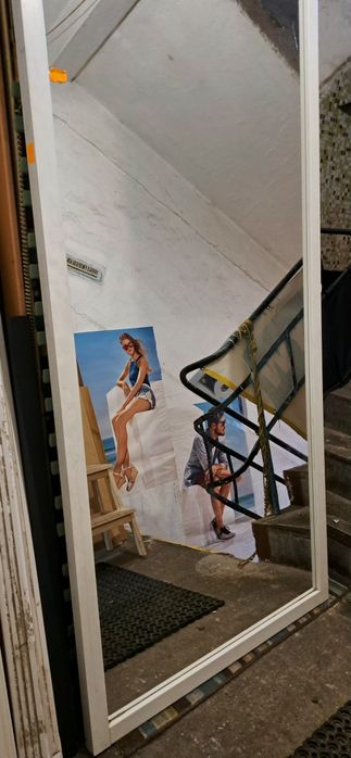 Ogromne wysokie lustro