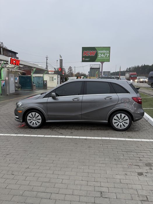 Mercedes-Bens B250e.