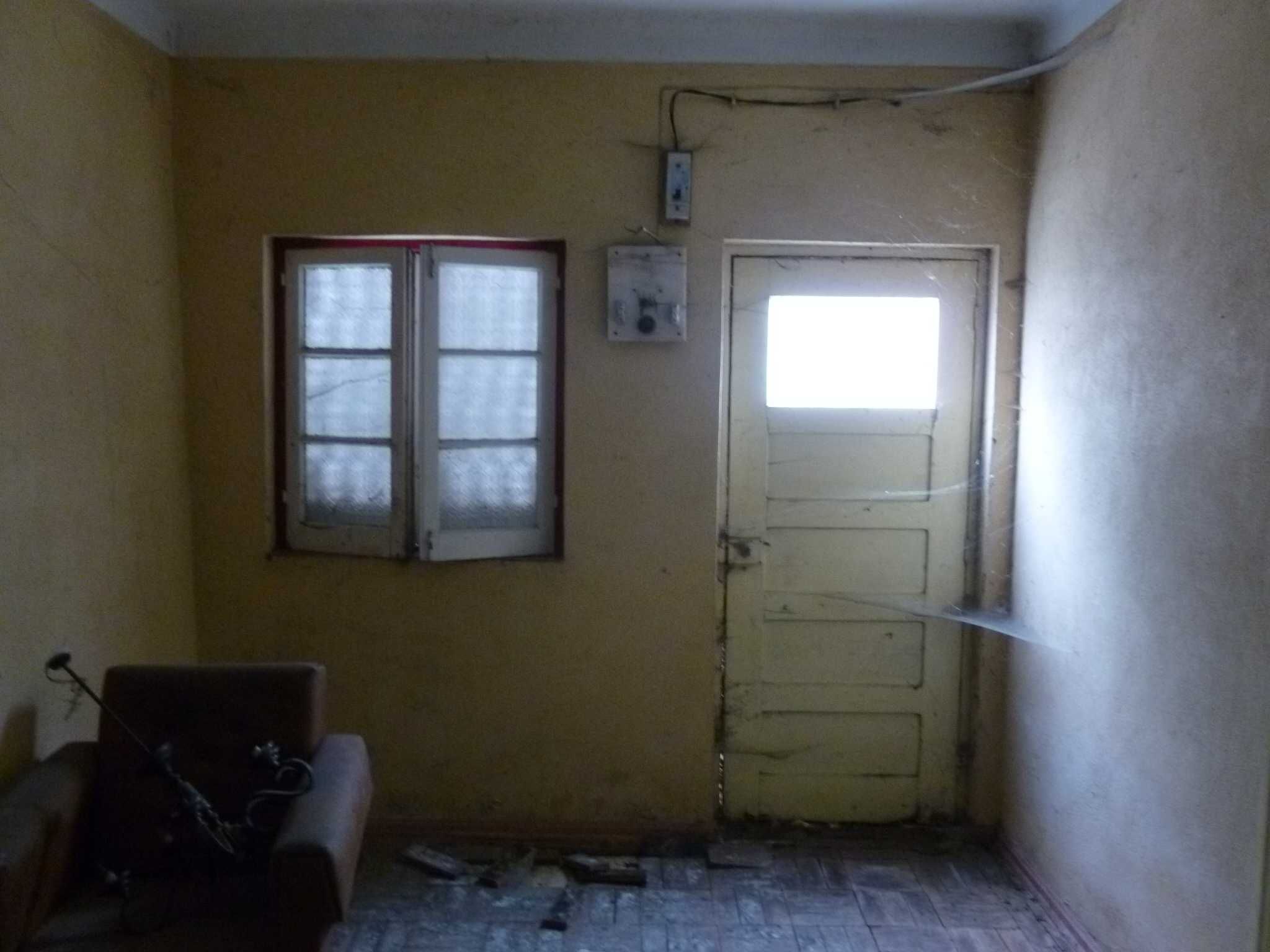Vende-se moradia